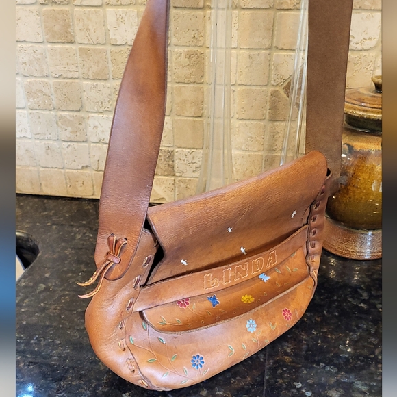Vintage Tan Tooled Leather Purse with Embossed Flowers, Birds, and Butterflies - Picture 7 of 15